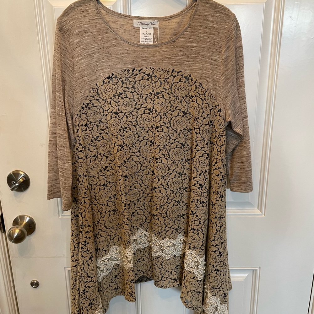 PAISLEY VINE, Large, Beautiful detailed kerchief top with pearl embellishments